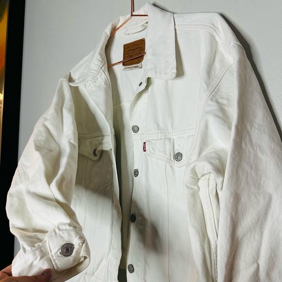 LEVIS Women’s White Silver Button Ex Boyfriend Denim Jacket Size Small - Picture 5 of 11